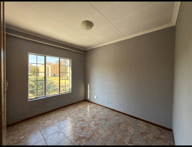 3 BEDROOM FLAT FOR SALE IN CASTLEVIEW